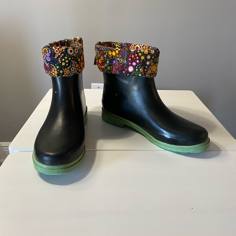 Women’s 10 Western Chief
Rain boot 
Gardening boot
Black with fabric